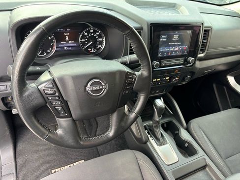Used 2023 Nissan Frontier SV w/ SV Convenience Package image 11