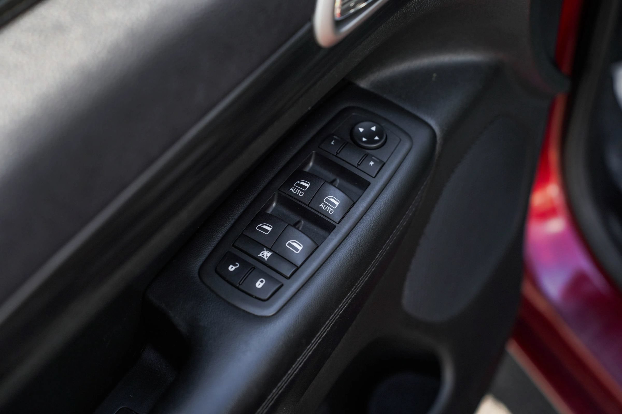 Used 2020 Jeep Grand Cherokee Altitude AWD/4WD image 10