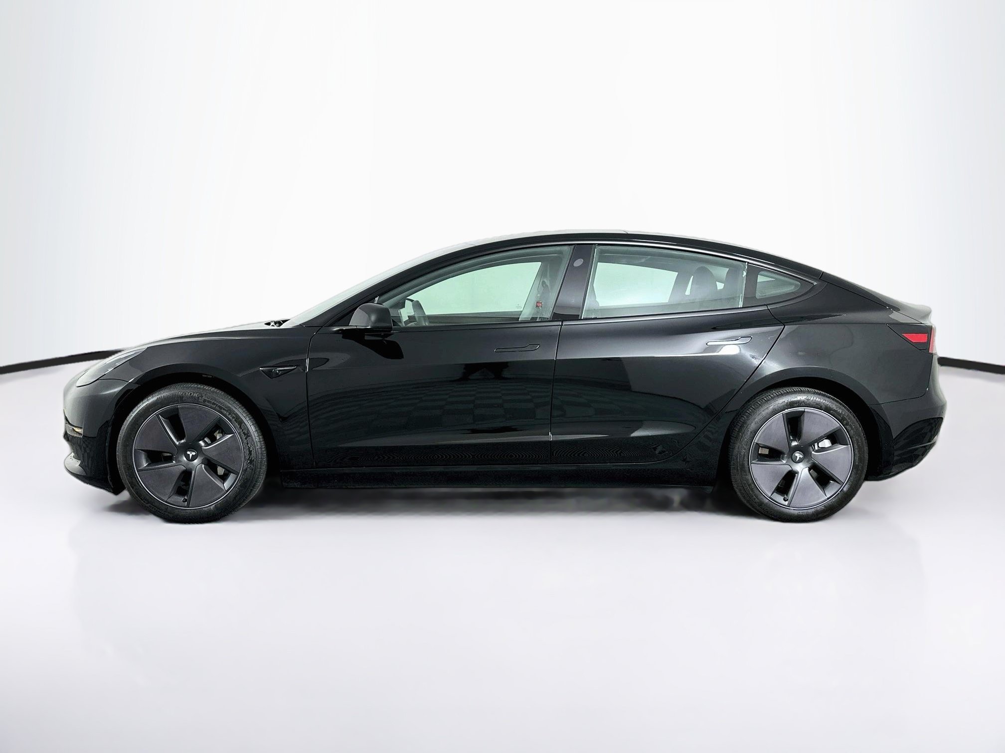 Used 2023 Tesla Model 3 Standard Range RWD image 4