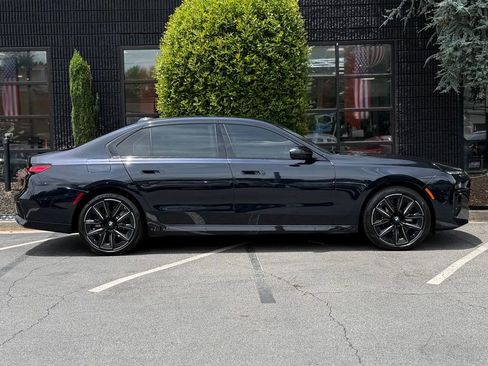 Used 2024 BMW 760i xDrive w/ Executive Package AWD/4WD image 21