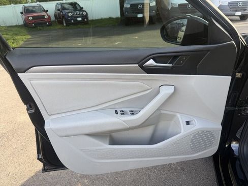 Used 2020 Volkswagen Jetta SE w/ SE Cold Weather Package FWD image 7