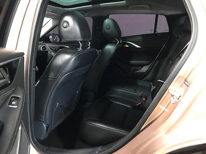 Used 2017 INFINITI QX30 Premium w/ Navigation Package FWD image 16