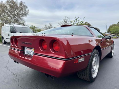 Used 1990 Chevrolet Corvette Coupe image 12