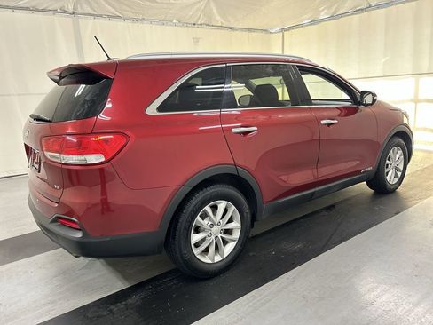 Used 2017 Kia Sorento LX image 2