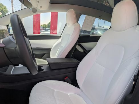Used 2022 Tesla Model Y Long Range AWD/4WD image 8