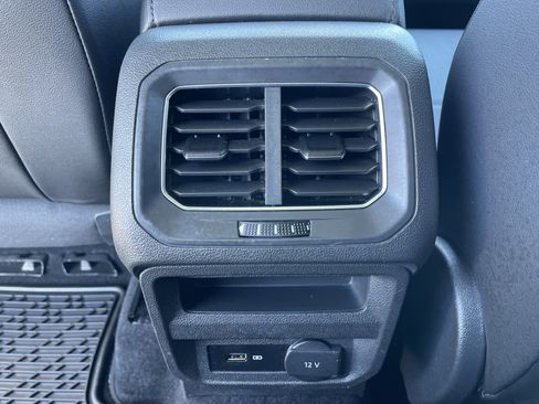 Used 2018 Volkswagen Tiguan SE w/ Panoramic Sunroof Package image 19