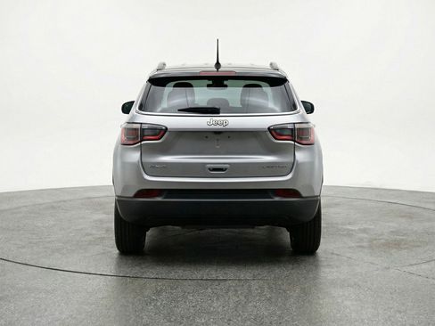 Used 2025 Jeep Compass Limited image 7