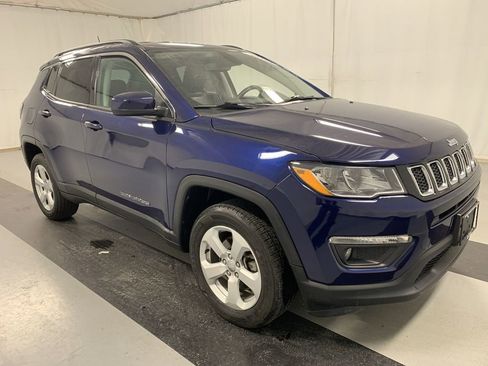 Used 2019 Jeep Compass Latitude w/ Cold Weather Group AWD/4WD image 6