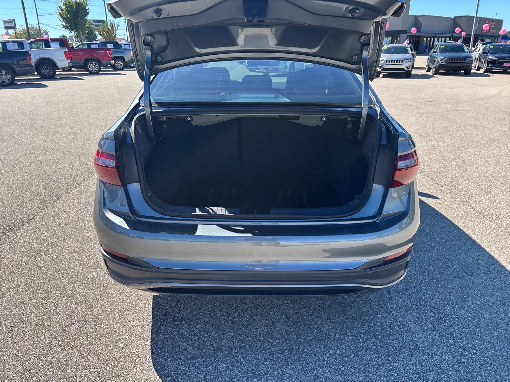 Used 2024 Volkswagen Jetta SE w/ Panoramic Sunroof Package FWD image 28