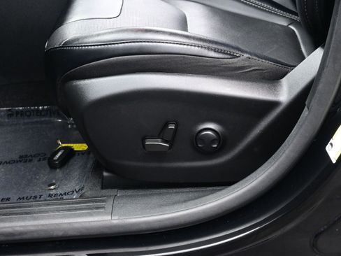 Used 2022 Jeep Cherokee Limited image 12