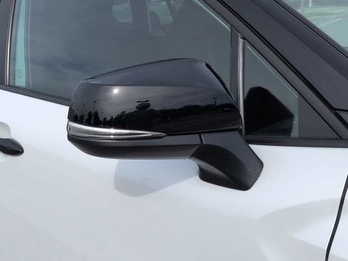 Used 2025 Toyota Corolla Cross AWD Hybrid w/ Moonroof Package image 12
