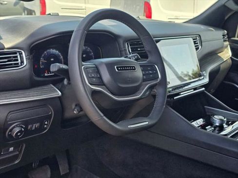 Certified 2024 Jeep Wagoneer L Series II w/ Flexible Seating Group AWD/4WD image 11