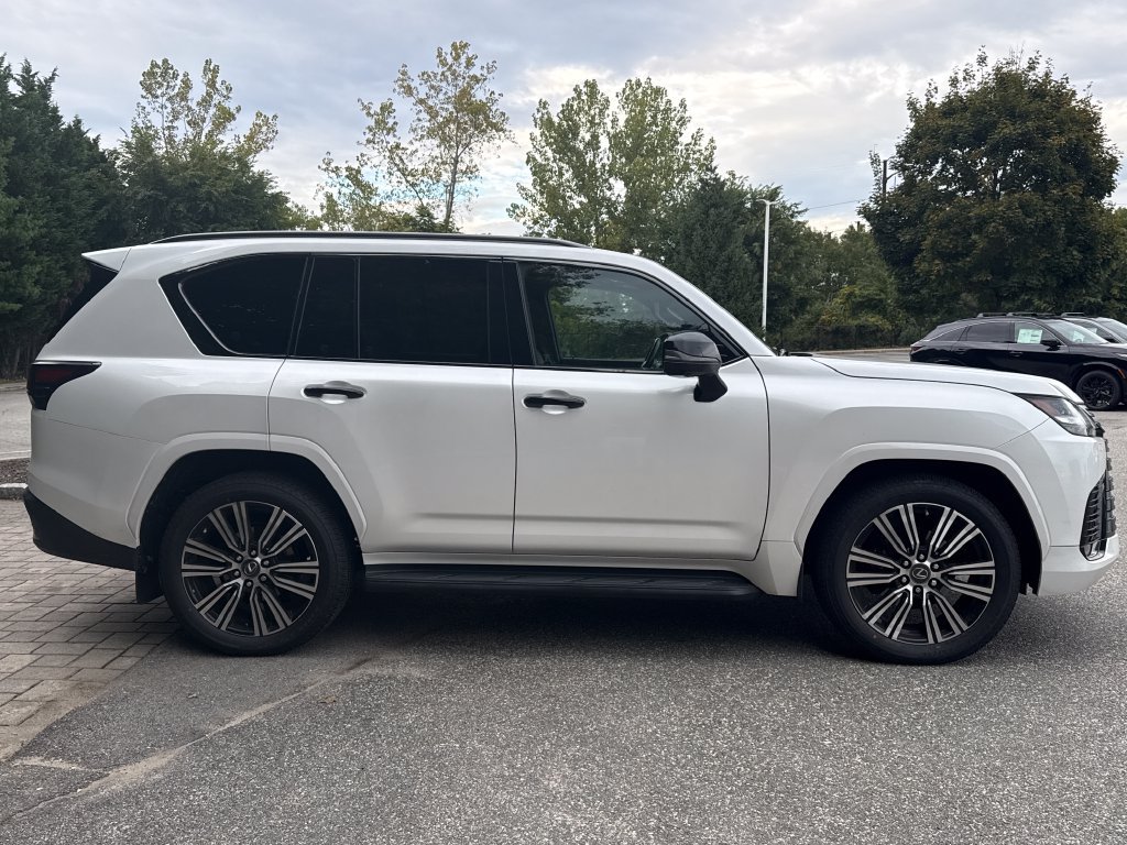 Used 2023 Lexus LX 600 4WD w/ Appearance Package image 4