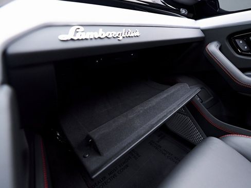 Used 2022 Lamborghini Urus image 86