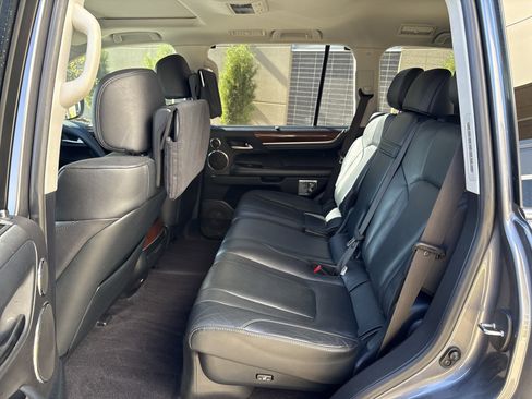 Used 2017 Lexus LX 570 4WD w/ Luxury Package image 31