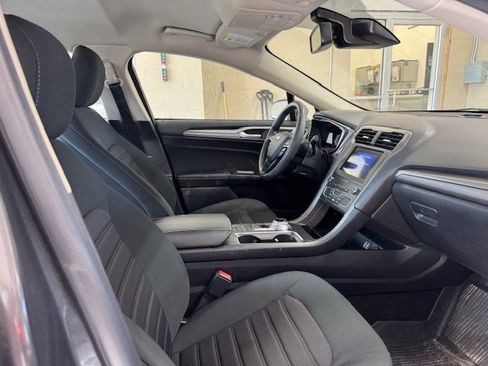 Used 2020 Ford Fusion SE image 7