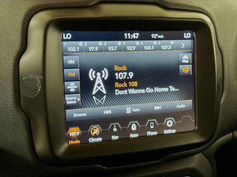 Used 2023 Jeep Renegade Latitude AWD/4WD image 13