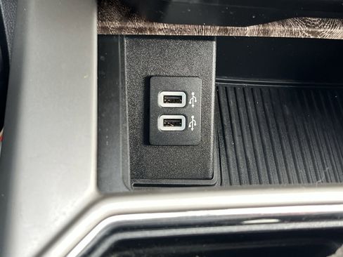 Used 2017 Ford F250 Lariat w/ Chrome Package image 25