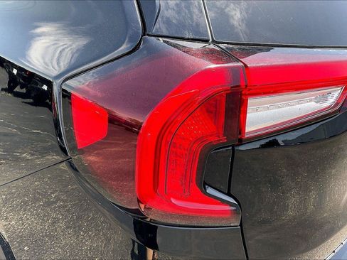 Used 2024 GMC Terrain SLT AWD/4WD image 29