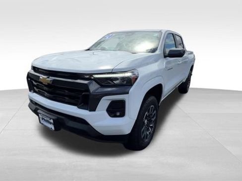 Certified 2024 Chevrolet Colorado LT w/ LT Convenience Package III AWD/4WD image 2