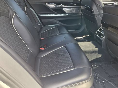Used 2021 BMW 750i xDrive w/ Autobahn Package AWD/4WD image 15
