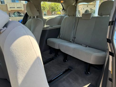 Used 2014 Toyota Sienna L FWD image 17