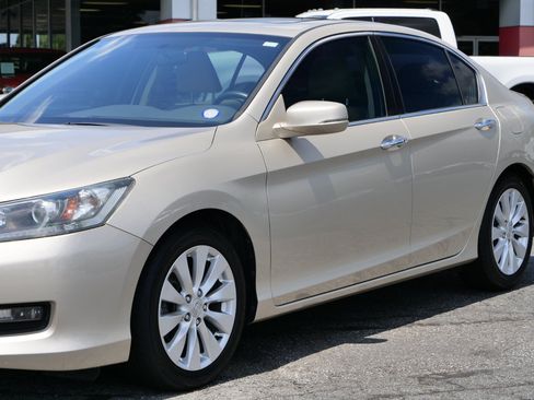 Used 2015 Honda Accord EX image 34