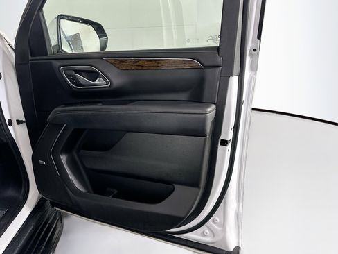 Used 2023 Chevrolet Suburban Premier image 34