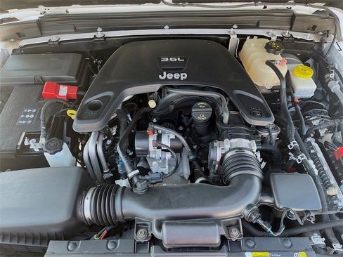 Used 2021 Jeep Wrangler Unlimited Sahara image 28