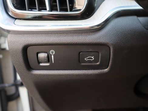 Used 2021 Volvo V60 T5 Cross Country w/ Climate Package image 12