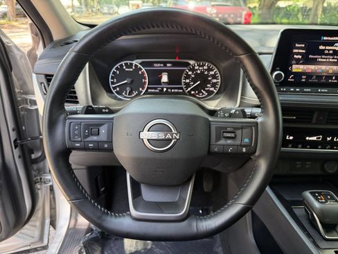 Used 2025 Nissan Rogue SV AWD/4WD image 27
