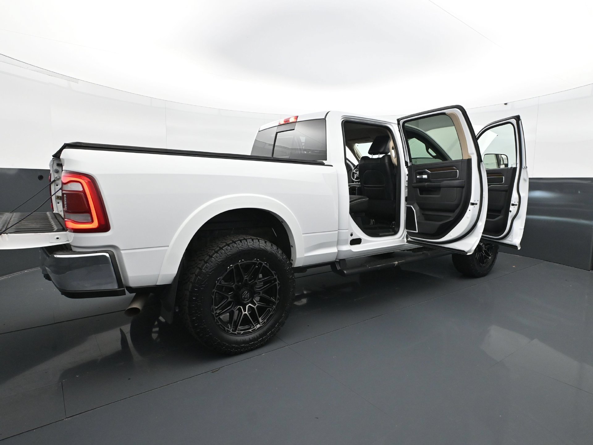 Used 2022 RAM 2500 Laramie AWD/4WD image 32