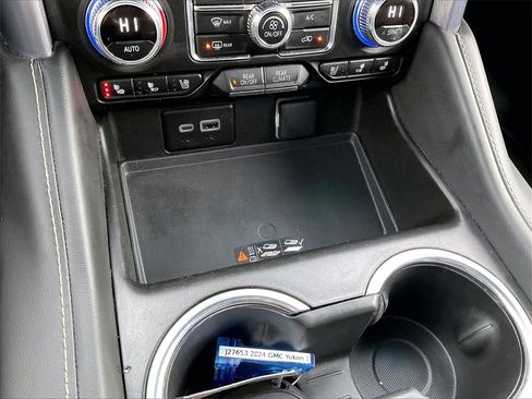 Used 2024 GMC Yukon XL SLT image 34