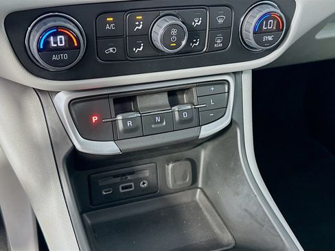Used 2022 GMC Terrain SLT w/ Infotainment Package II FWD image 17