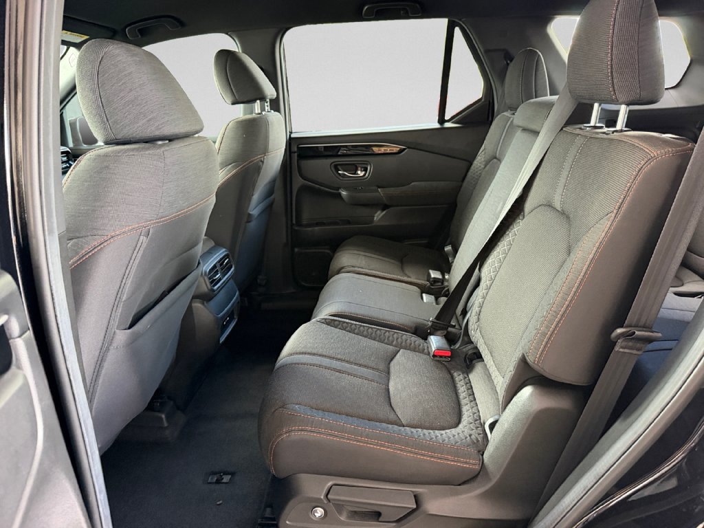 Used 2025 Honda Pilot Sport image 26