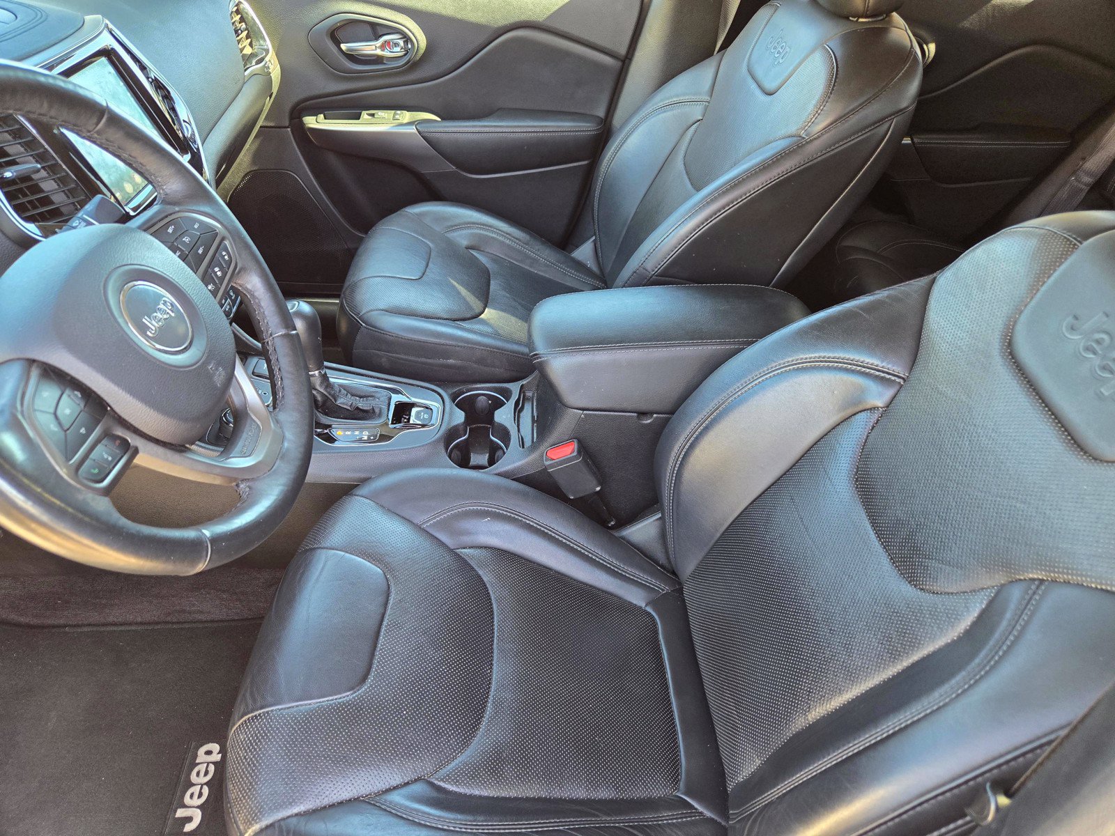 Used 2019 Jeep Cherokee Limited w/ Luxury Group AWD/4WD image 12