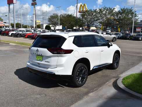 Used 2025 Nissan Rogue Platinum w/ Platinum Premium Package FWD image 11