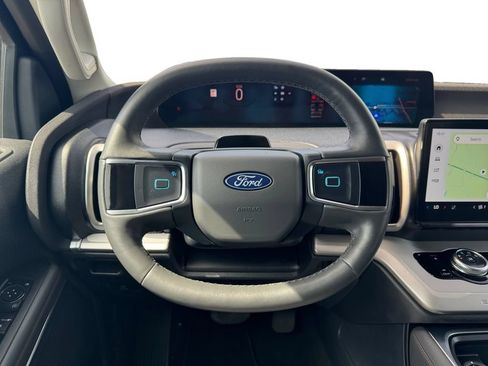 Used 2025 Ford Expedition Active RWD image 12