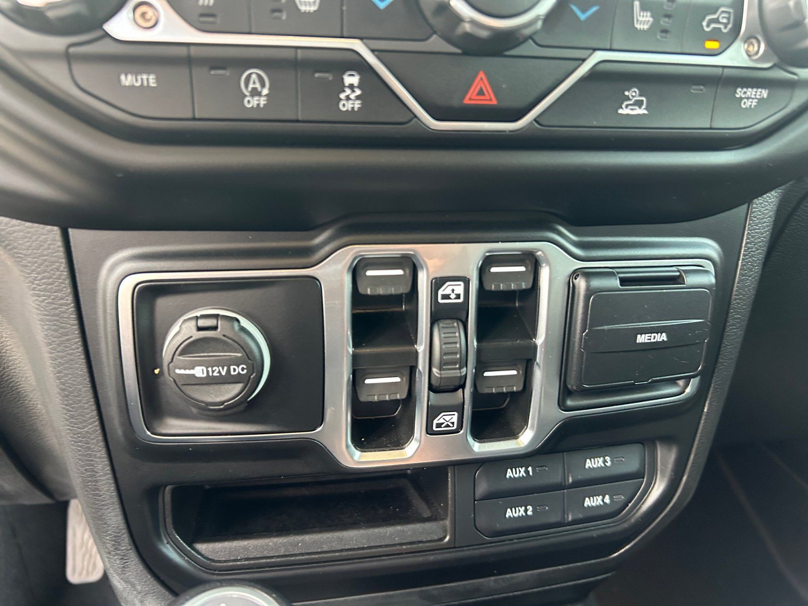 Used 2022 Jeep Gladiator Sport AWD/4WD image 21