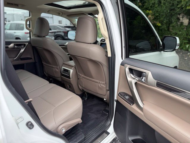 Used 2021 Lexus GX 460 Premium w/ Premium Package AWD/4WD image 10