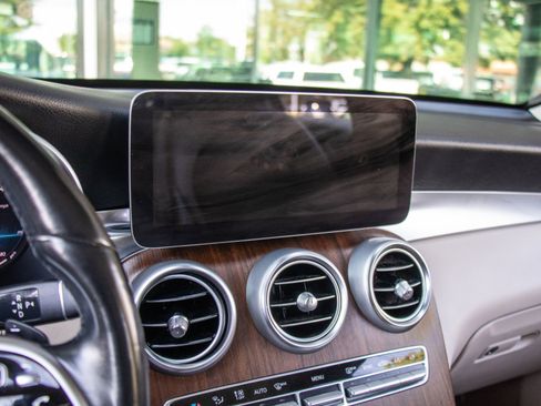 Used 2022 Mercedes-Benz GLC 300 4MATIC image 16