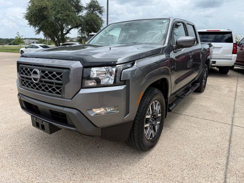 Used 2022 Nissan Frontier SV RWD image 3