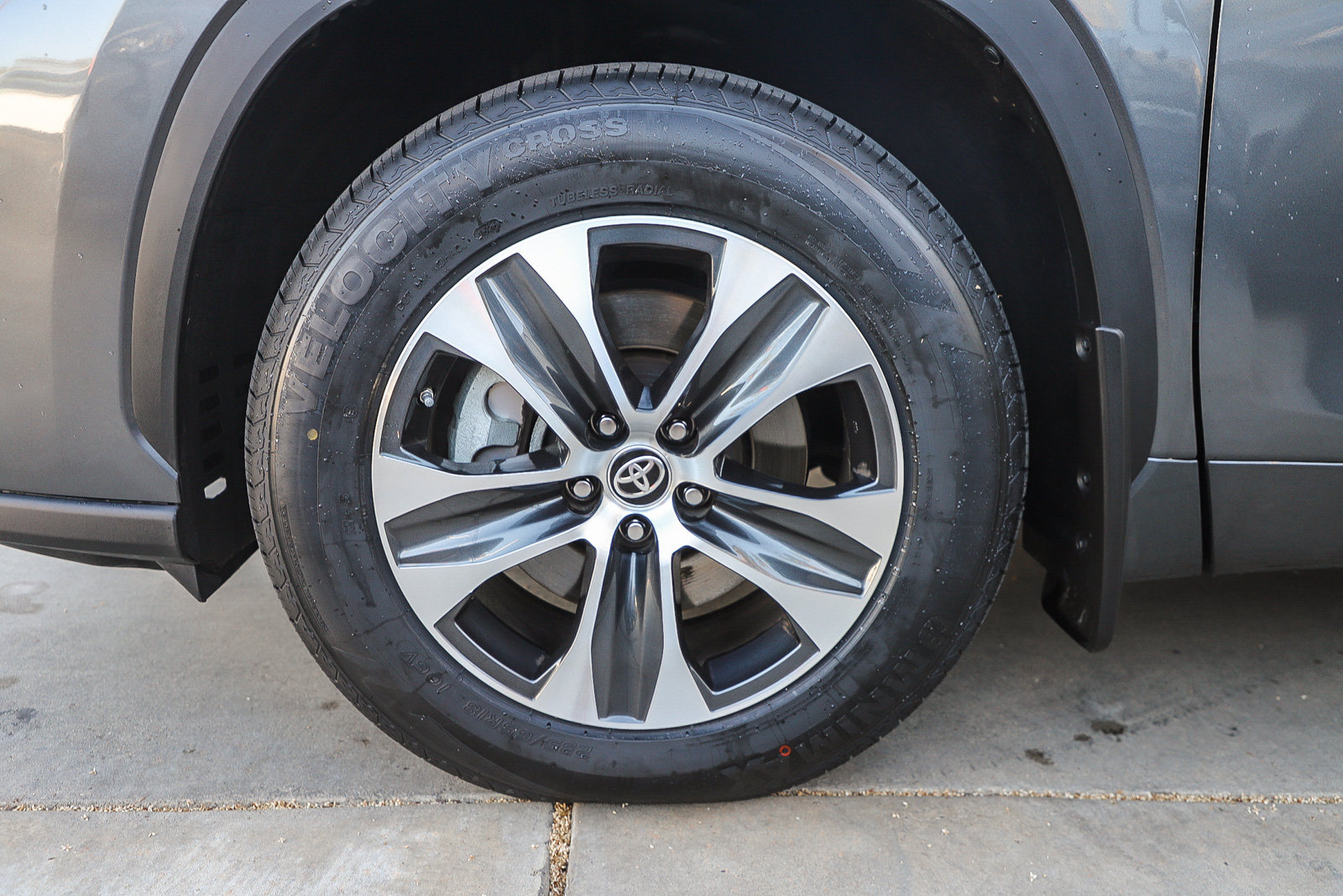 Used 2023 Toyota Highlander XLE FWD image 10