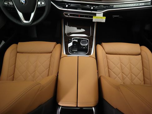 Used 2026 BMW X5 xDrive40i w/ Climate Comfort Package image 18