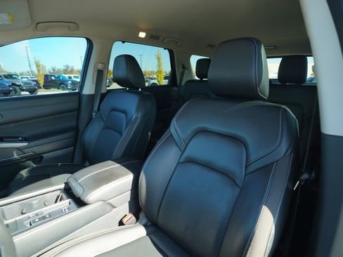 Used 2023 Nissan Pathfinder SL image 35