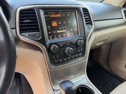Used 2016 Jeep Grand Cherokee Limited w/ Luxury Group II image 13