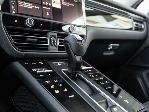 Certified 2026 Porsche Macan AWD/4WD image 27