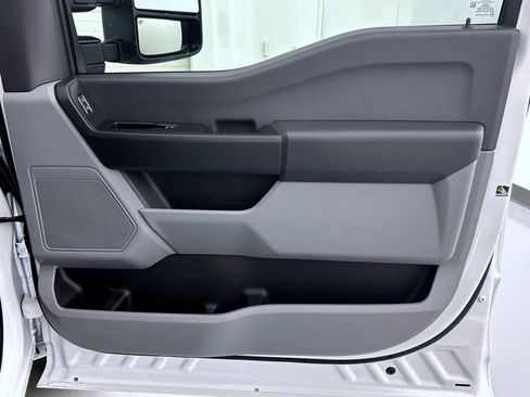 Used 2025 Ford F250 XL w/ XL Chrome Package image 16