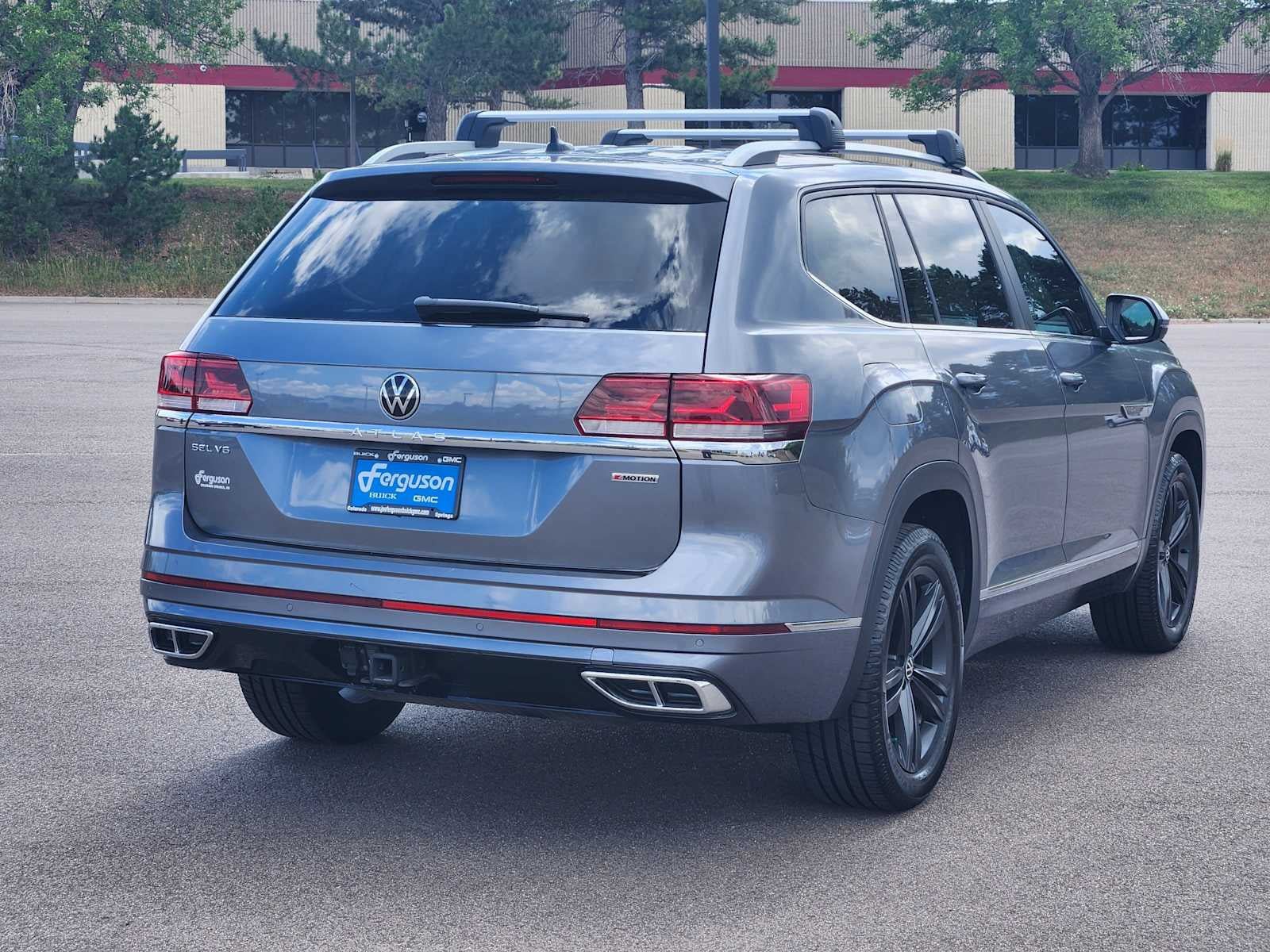 Used 2022 Volkswagen Atlas SEL R-Line AWD/4WD image 3