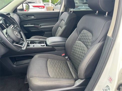 Used 2022 Nissan Pathfinder SV image 14